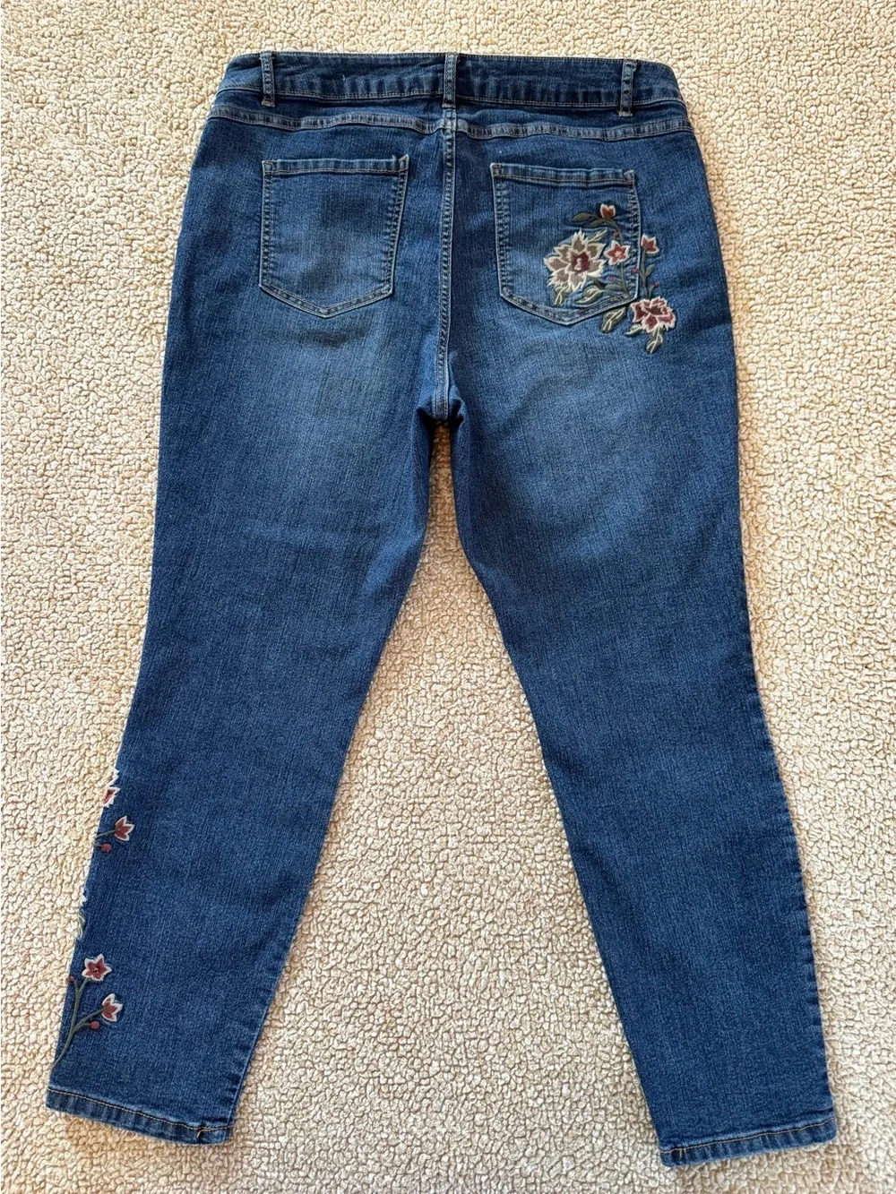 Artisan NY Floral Embroidered Straight Leg Jeans Medium Wash Stretch Denim